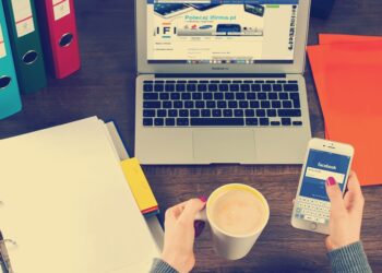 The Impact of Social Media on Society: A Closer Look at its Pros and Cons